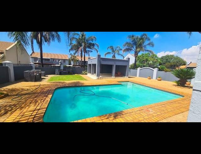 3 BEDROOM TOWNHOUSE FOR SALE IN BARTLETT